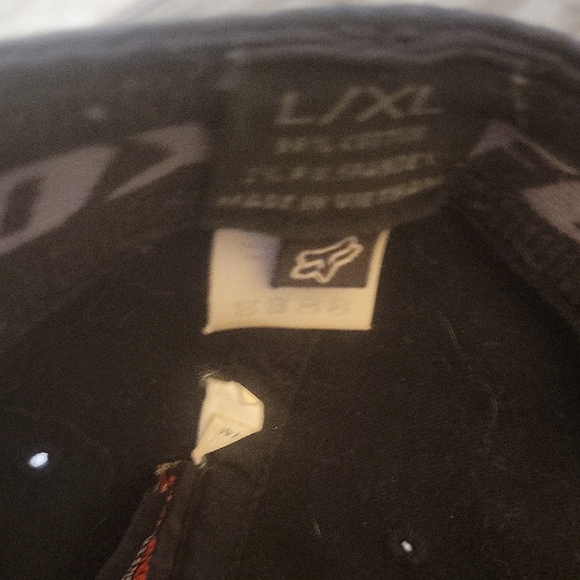 Fox Black Hat with Embroidered Logo and Adjustable Closure - Picture 2 of 3